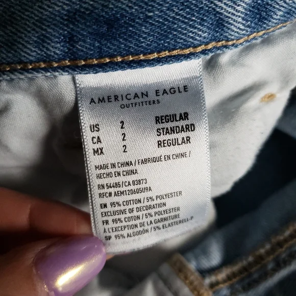 American Eagle Outfitters Mom Jeans with Distressed Details - Picture 6 of 7